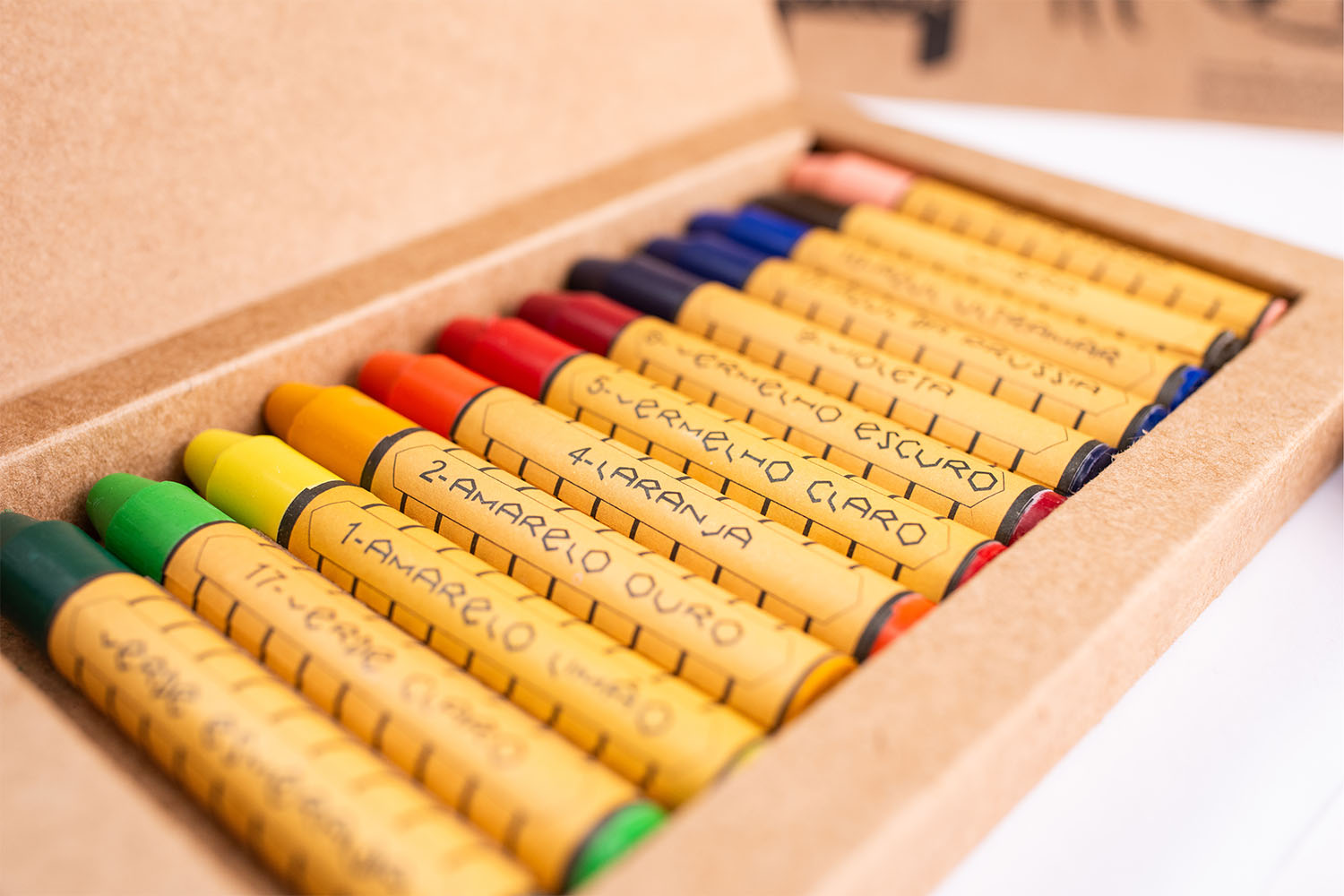 GIZ DE CERA DE ABELHA BASTÃO KIT COM 12 CORES SORTIDAS - Imagem 3