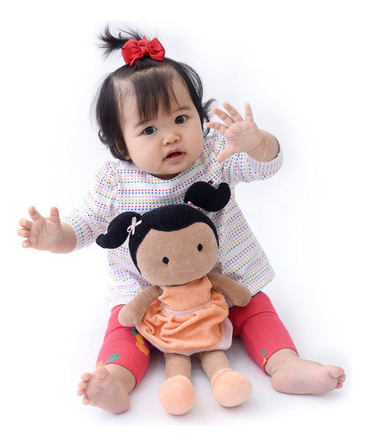 BONECA DE PANO JUJU NEGRA LAVÁVEL ANTIALÉRGICA 38 CM - Imagem 2